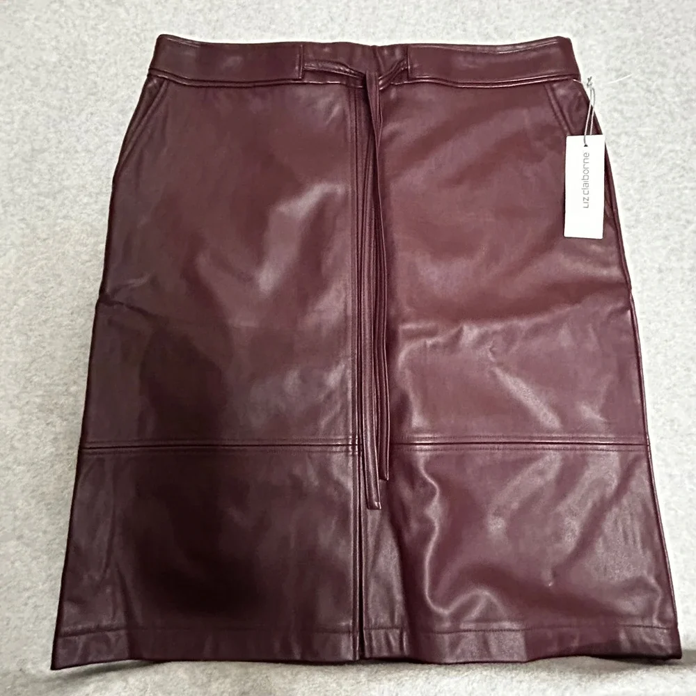 New Liz Claiborne Women's Burgundy Faux Leather Skirt Holidays Size‎ 12
